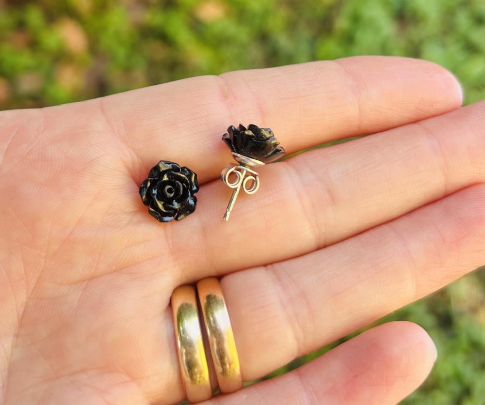 Rose black earrings 